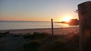 Beach nearby - 2 roomed apartment for 4 to 5pers, ground garden, stunning sea views, à150m Beach (Arzon)