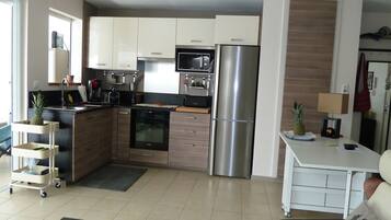 Fridge, microwave, oven, stovetop
