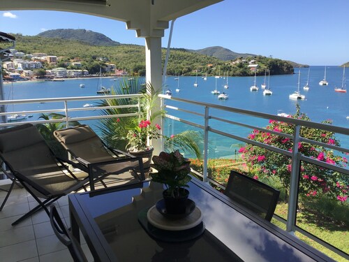 T2 **** Breathtaking sea view Quality fixtures and fittings, 2 minutes walk from the beach