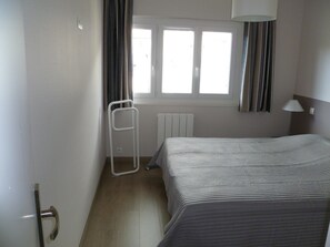 Iron/ironing board, travel crib, free WiFi