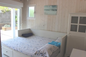6 bedrooms, iron/ironing board, free WiFi