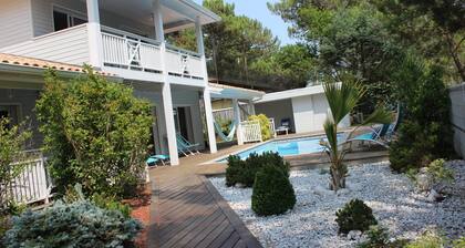 VILLA PRIVEE 4* CARCANS PLAGE
4 A 12 PERSONNES - PISCINE 27°
BORNE VOITURE
WIFI