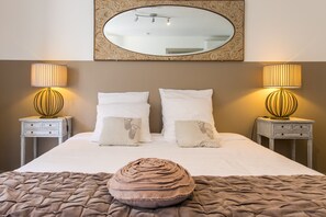 8 bedrooms, desk, iron/ironing board, free WiFi