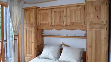 2 dormitorios, tabla de planchar con plancha, cuna de viaje y wifi