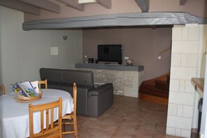 Interior - Beautiful house with swimming pool, 15mn from Futuroscope, sleeps 4 (Ouzilly)