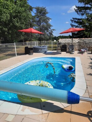 Outdoor pool - Beautiful house with swimming pool, 15mn from Futuroscope, sleeps 4 (Ouzilly)