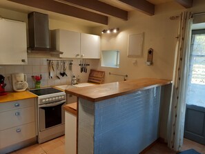 Fridge, microwave, oven, stovetop - Beautiful house with swimming pool, 15mn from Futuroscope, sleeps 4 (Ouzilly)
