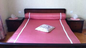 3 bedrooms, iron/ironing board, free WiFi