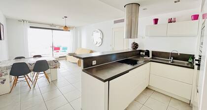 T3 SEA FRONT, AIR CONDITIONING, TERRACE, DOUBLE GARAGE.