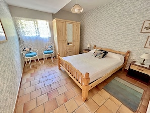 5 chambres, fer et planche à repasser, Wi-Fi gratuit