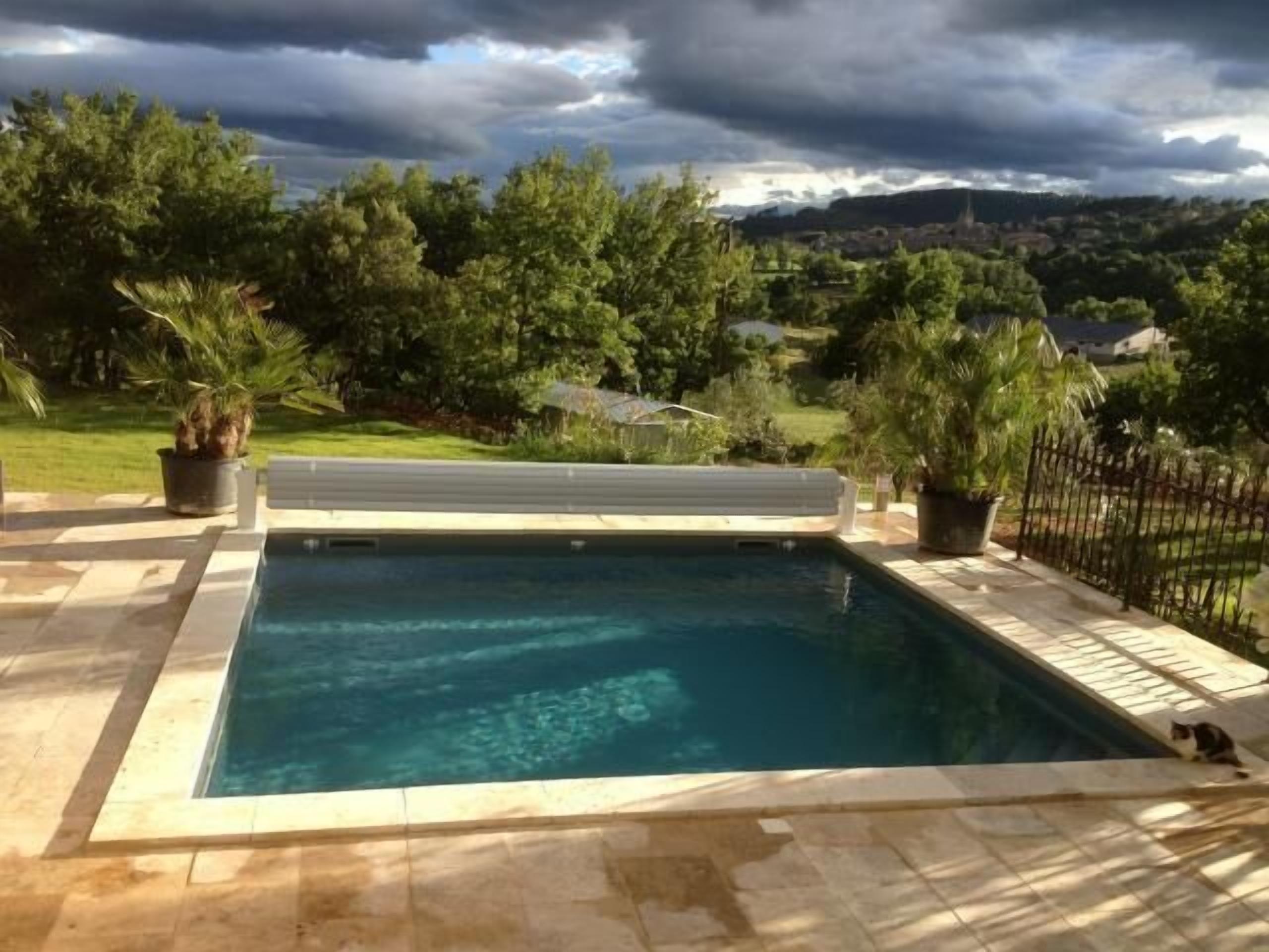 حمّام سباحة خارجي