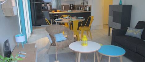 تلفزيون، مشغل دي في دي، كُتُب