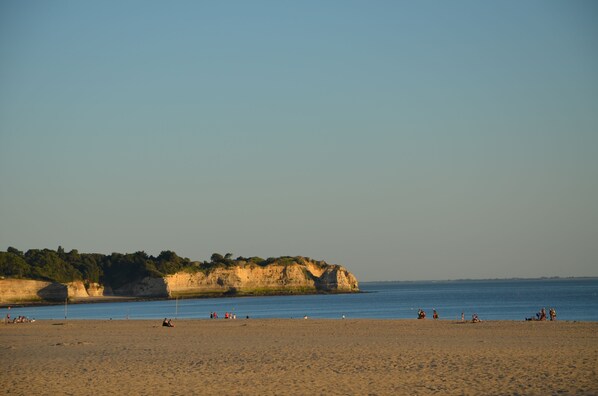 Beach - nice country house close to ROYAN (Médis)