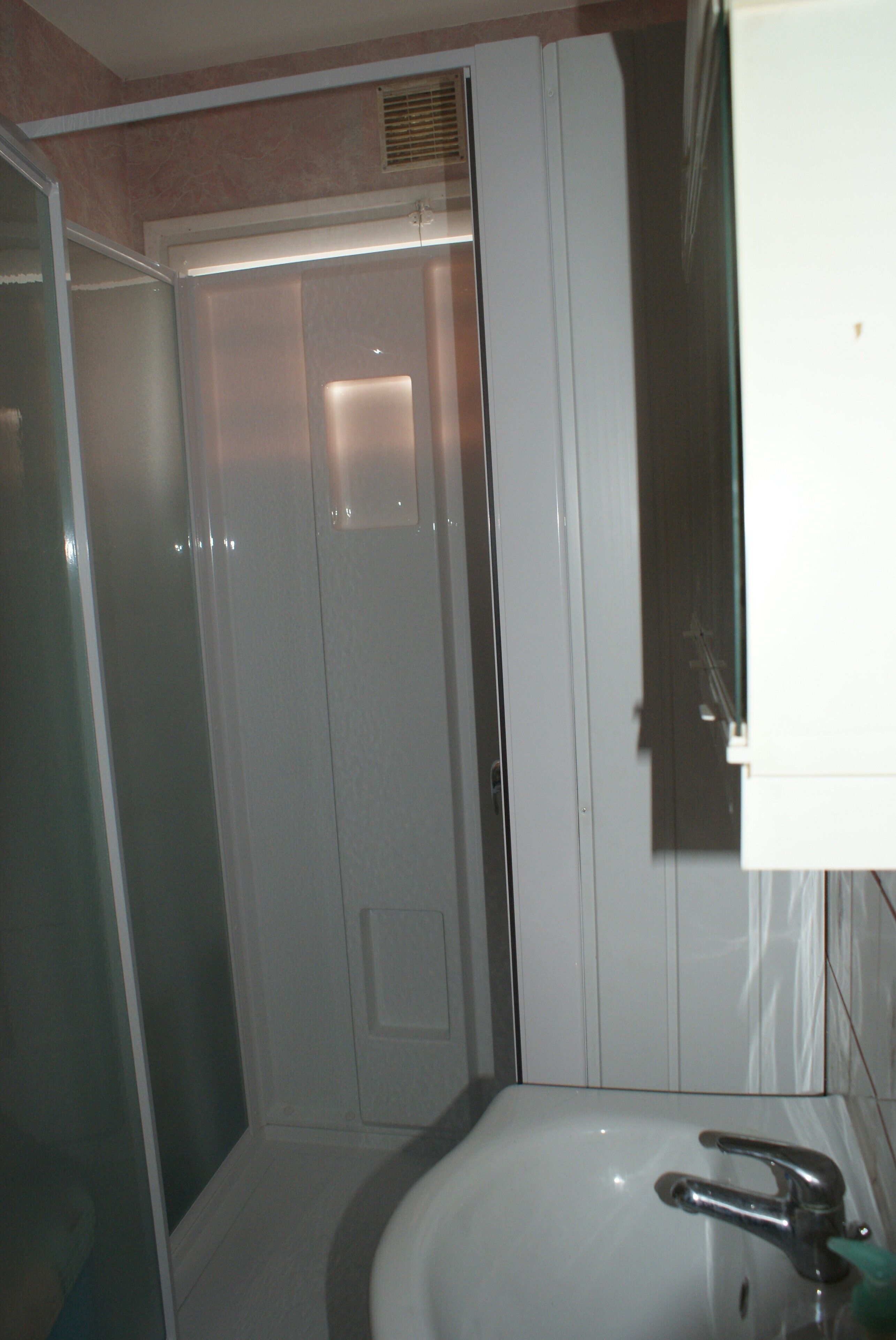 Douche, sèche-cheveux, papier toilette