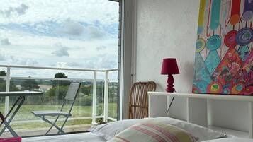 3 dormitorios, caja fuerte, tabla de planchar con plancha