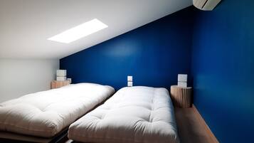 4 slaapkamers, een bureau, een strijkplank/strijkijzer, gratis wifi