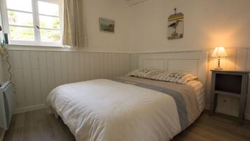 3 quartos, ferros/tåbuas de passar roupa, berço de viagem