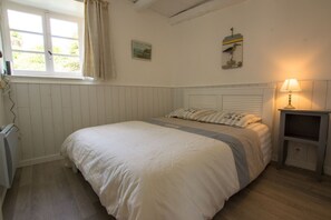 3 slaapkamers, een strijkplank/strijkijzer, reisbedje, gratis wifi