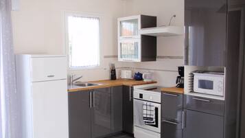 KĂŒhlschrank, Mikrowelle, Ofen, Herdplatte