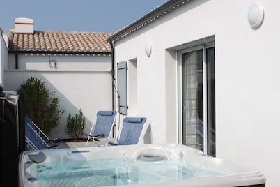 Noirmoutier house of 2015, sleeps 7/8, comfortable, SPA usable all year round