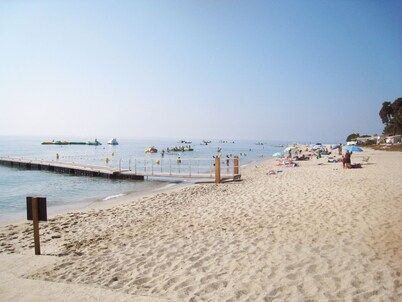 DISCRETO, CALMANTE, TRANQUILO entre mar y montaña 