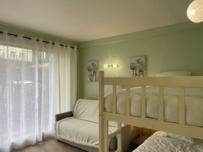 2 bedrooms, iron/ironing board, free WiFi