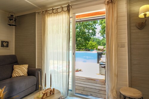 Belle location au lac: piscine VITREE chauffée, jacuzzi ,Climatisation, vélos