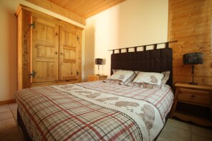 4 makuuhuonetta, silitysrauta/-lauta, vauvan matkasänky, ilmainen Wi-Fi