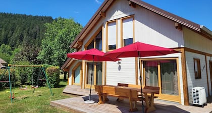 Chalet 'Le Maïdo', Gérardmer, 100m from the lake, 3 *, comfortable, quiet with land