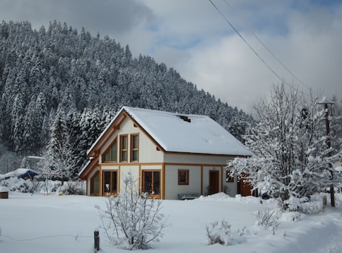 Chalet 'Le Maïdo', Gérardmer, 100m from the lake, 3 *, comfortable, quiet with land