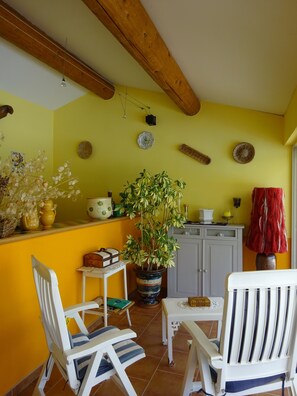 Property grounds - Character Cevennes farmhouse with private pool, quality service. (Boisset-Et-Gaujac)