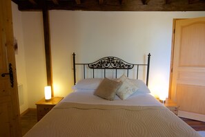 4 عدّة غرف نوم ومكواة/لوح كي وواي فاي مجانًا وملاءات أسرّة