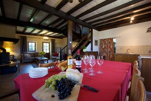Dining - Beautiful countryside, 5 min walk from all amenities (Susmiou)