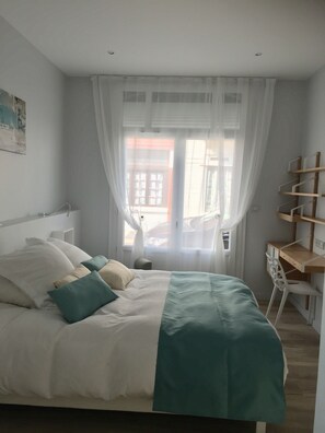 7 quartos, ferros/tábuas de passar roupa, Wi-Fi, roupa de cama