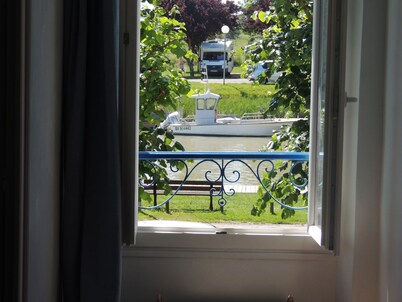 Beautiful Charentais house with garden, sleeps 8 to 15, on the Giro estuary