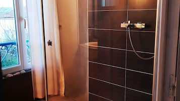 Douche, sĂšche-cheveux