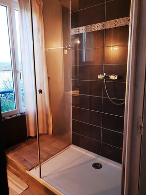 Douche, séchoir à cheveux