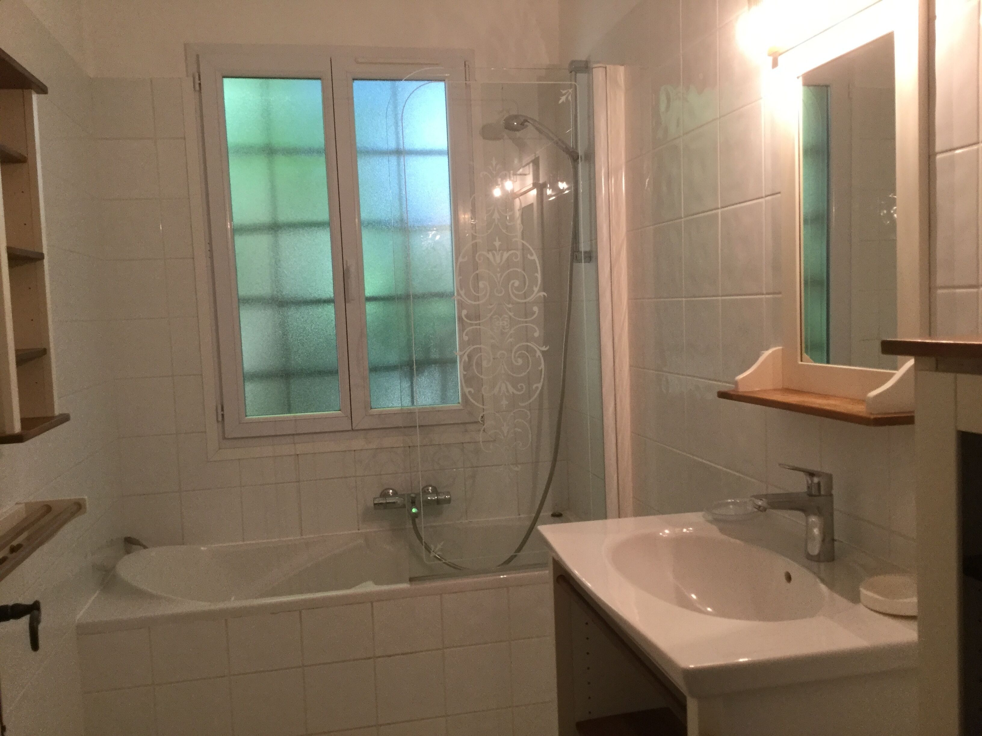 Bathtub, hair dryer, towels, soap