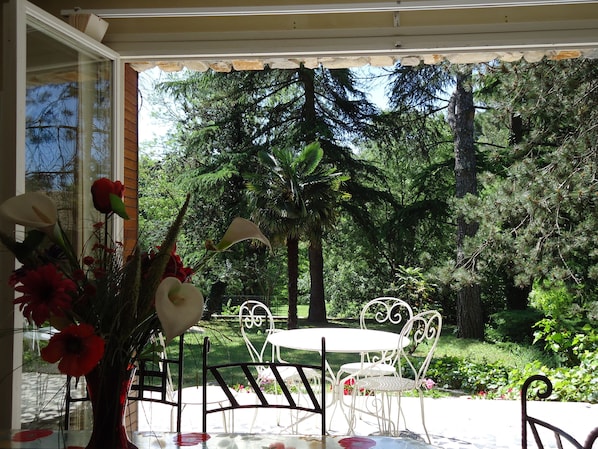 Property grounds - Very comfortable vacation home in a 3000 m2 park
VALLON PONT D'ARC (Vallon-Pont-D'arc)