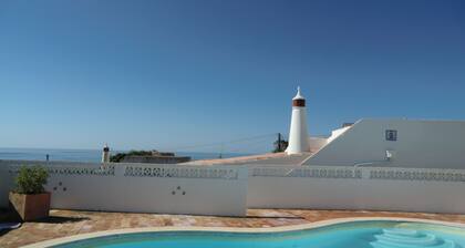 PRAIA DA LUZ - LAGOS SPACIOUS VILLA ON CLOSED GROUNDS WITH PRIVATE POOL