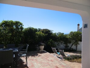 Outdoor dining - PRAIA DA LUZ - LAGOS SPACIOUS VILLA ON CLOSED GROUNDS WITH PRIVATE POOL (Praia da Luz , lagos)