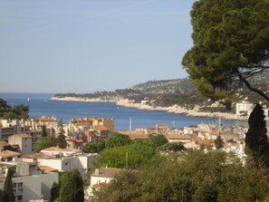 Beach/ocean view - Magnificent, quiet 4-star apartment in a wooded park overlooking the bay (Cassis)