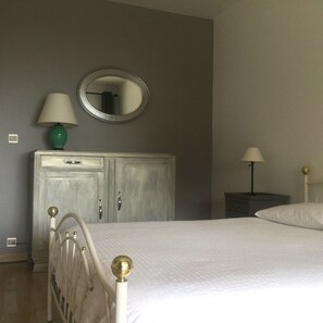 2 bedrooms, iron/ironing board, WiFi, bed sheets - Magnificent, quiet 4-star apartment in a wooded park overlooking the bay (Cassis)