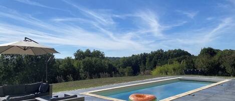 Alberca al aire libre y alberca climatizada