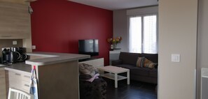 Téléviseur connecté, livres, chaîne audio