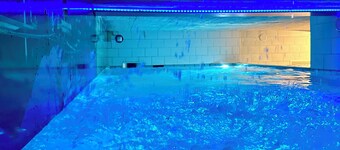 House with private indoor pool 29° sauna. Summer private indoor and outdoor pools