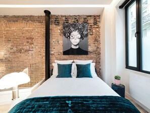 2 chambres, coffres-forts dans les chambres, bureau