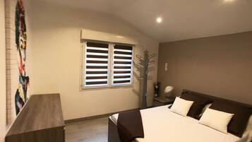 4 bedrooms, in-room safe, iron/ironing board, travel crib