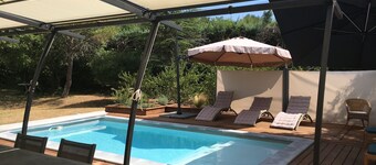 Villa with swimming pool, large terrace, all comfort, enclosed garden, calm.