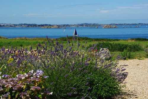 Traumhafter MEERBLICK Privater Hallenbad 29°  Fussstrand 300 m